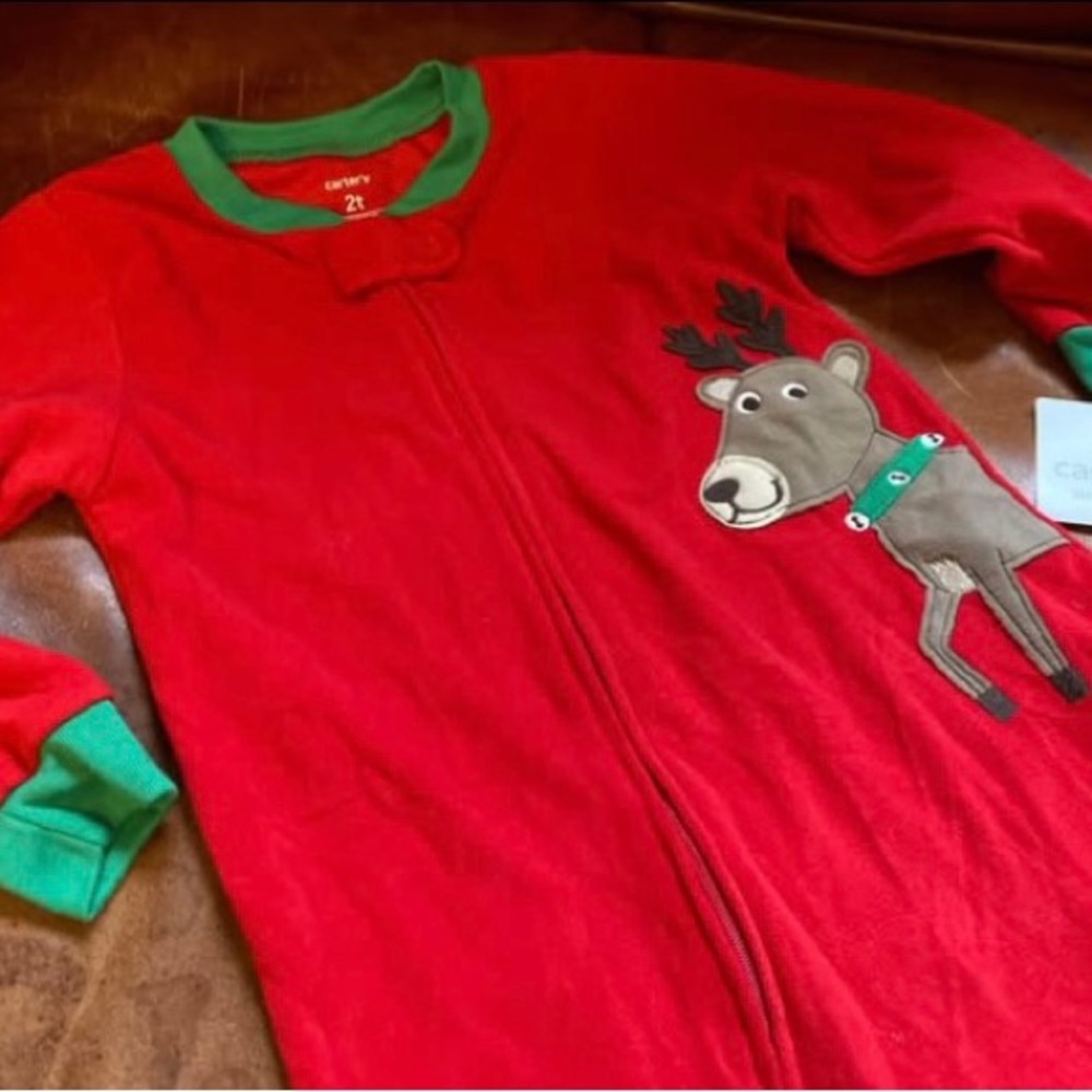 🦌NEW Carter’s Christmas Onesie, size 2T🦌